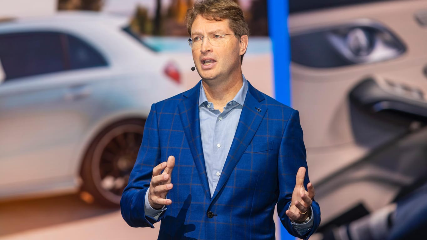 Daimler-CEO Ola Källenius auf der IAA 2019: Wegen neuer Sparmaßnahmen des Autobauers werden 1.100 Stellen von Führungskräften gestrichen.