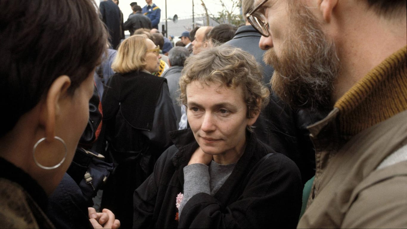 Bärbel Bohley am 4. November 1989 in Berlin: In der Bundesrepublik spielte die Mitgründerin des Neuen Forums keine herausgehobene Rolle mehr.