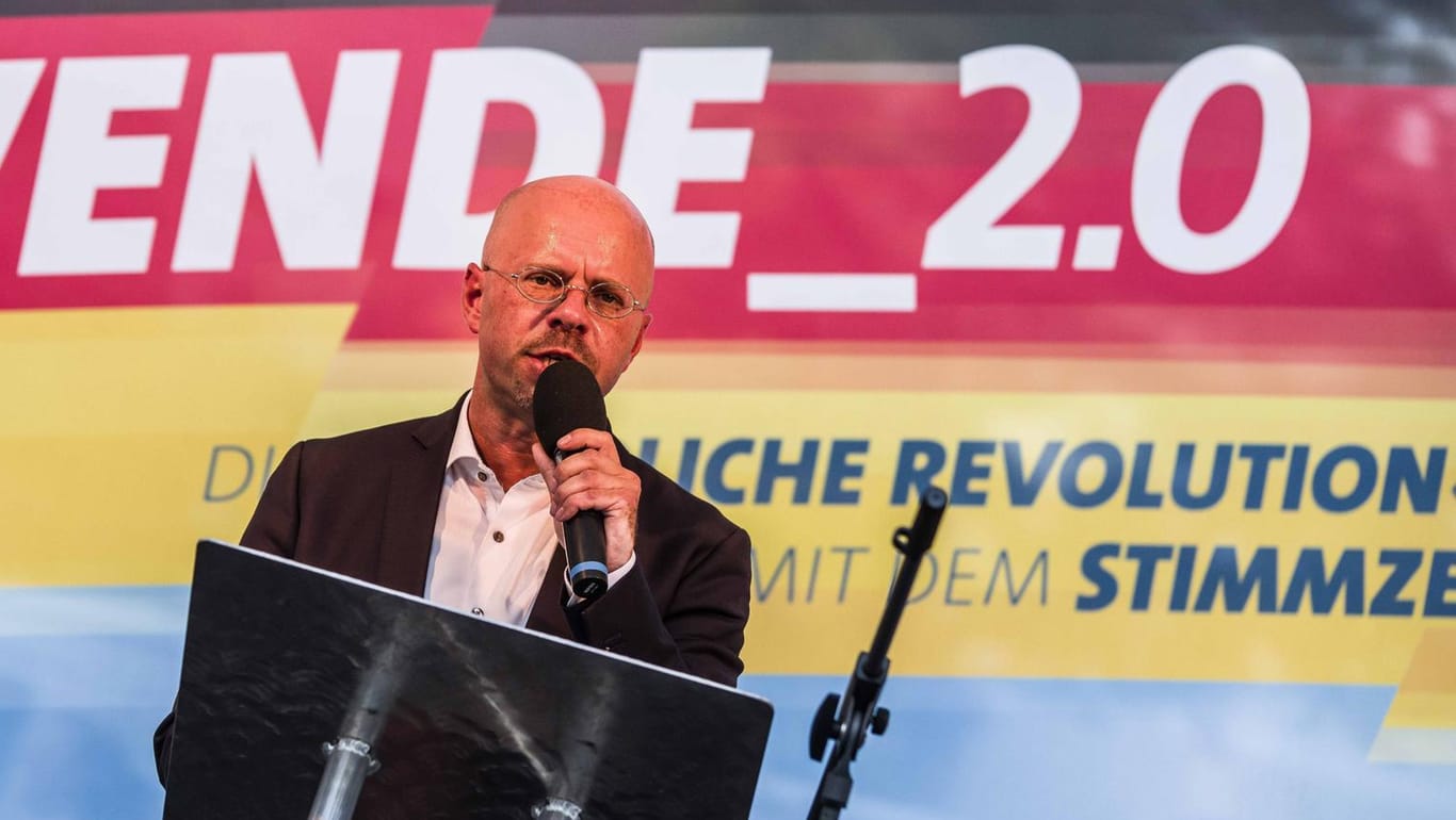 Andreas Kalbitz im Brandenburger Wahlkampf: Zum früheren politischen Engagement des AfD-Landesvorsitzenden gab es in den vergangenen Monaten mehrfach neue Enthüllungen.