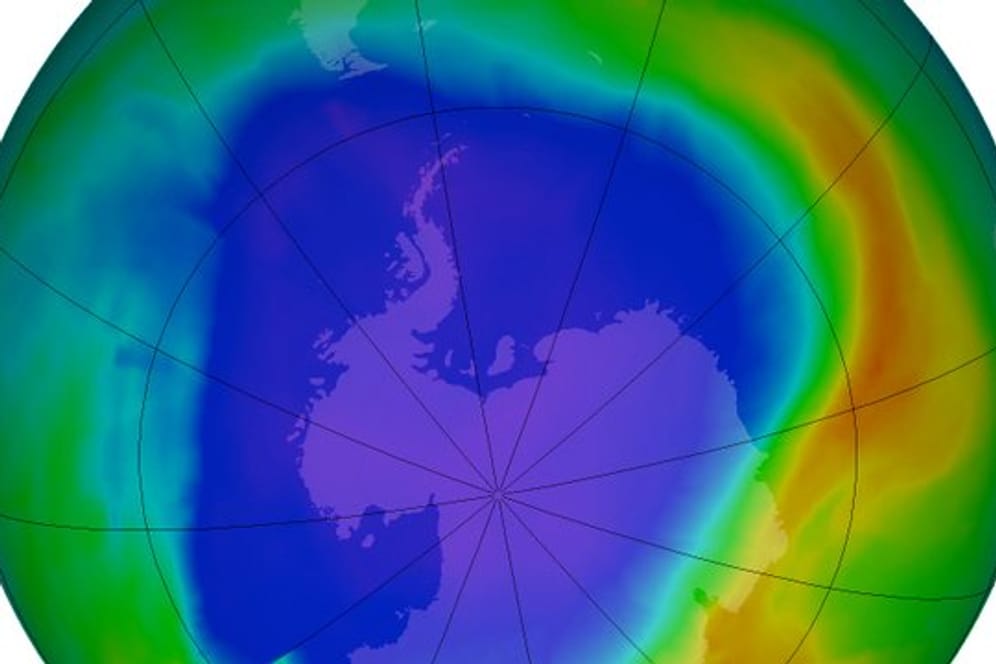 Die Ozonschicht umhüllt die Erde wie ein Schutzschild.