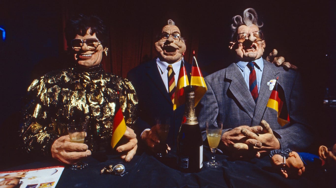 Politsatire mit Puppen von Rita Süssmuth, Helmut Kohl und Hans-Jochen Vogel: In einer Demokratie werden Politiker verehrt, aber auch verlacht.