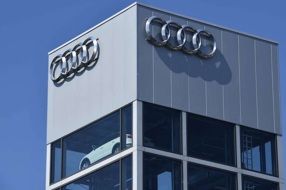 Audi-Neuwagen in einem Verkaufszentrum: Nach einem düsteren Vorjahres-Monat ging der weltweite Absatz der VW-Tochter wieder nach oben.