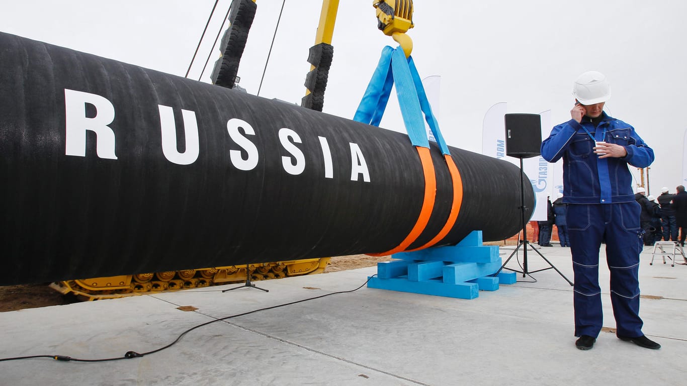 Bauarbeiter neben einem Pipeline-Bauteil: Die USA kritisierten den Bau der zweiten Gaspipeline zwischen Russland und Deutschland von Beginn an scharf.