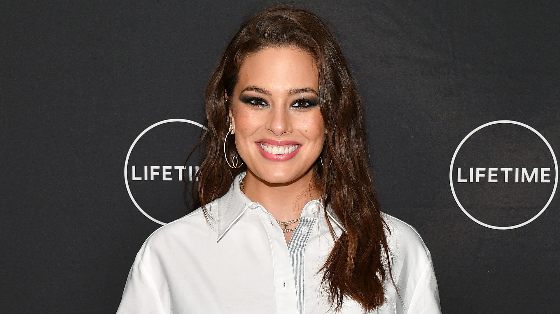 Ashley Graham hat das Geschlecht ihres Babys verraten.