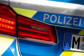Ein Wagen der Polizei München (Symbolbild): Die Beamten rückten in der Innenstadt aus, um einen Randalierer zu stoppen.
