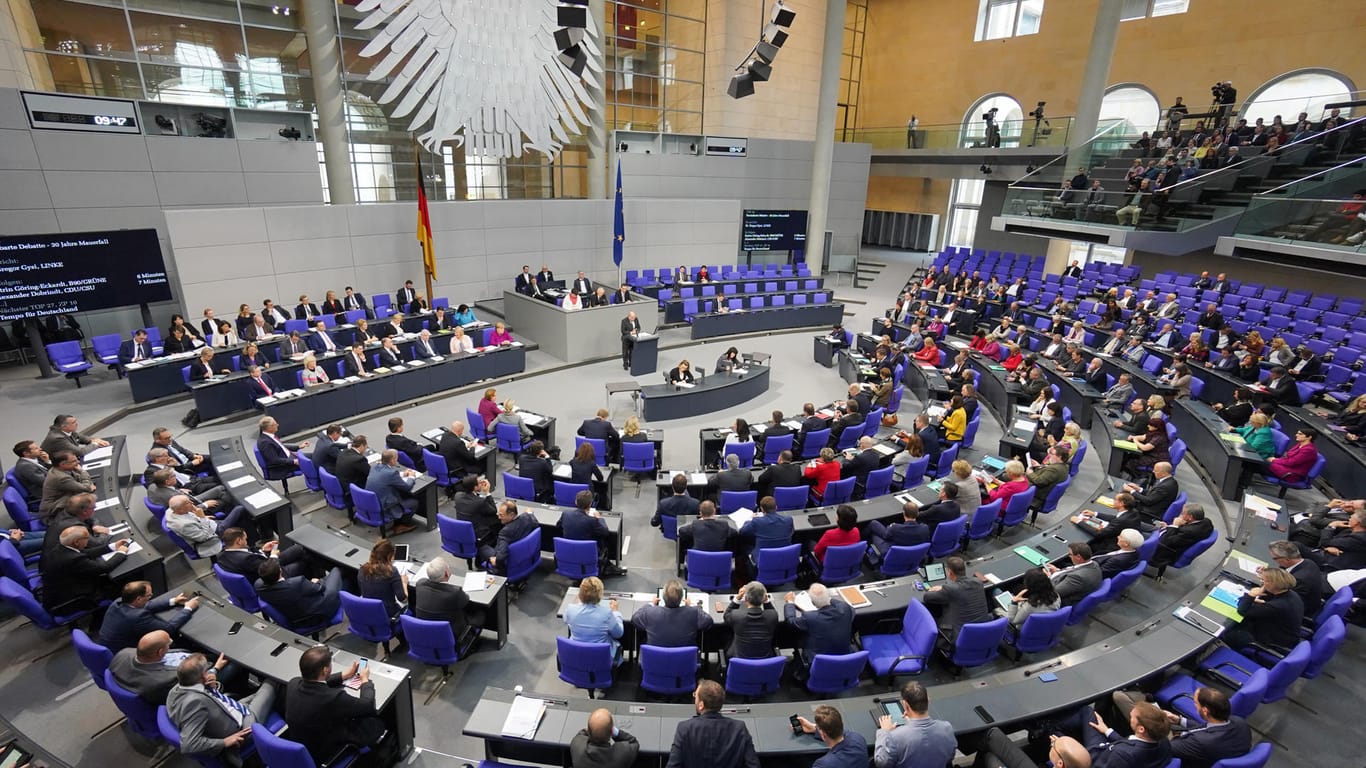 Das deutsche Parlament: Sind die Arbeitsbedingungen dort unhaltbar?