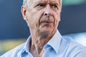 Kult-Coach: Arsène Wenger entwickelte sich beim FC Arsenal in den vergangenen zweieinhalb Jahrzehnten zu einer Klub-Legende. Mit den Gunners gewann er zahlreiche Titel. Aktuell arbeitet er allerdings nicht als Trainer.