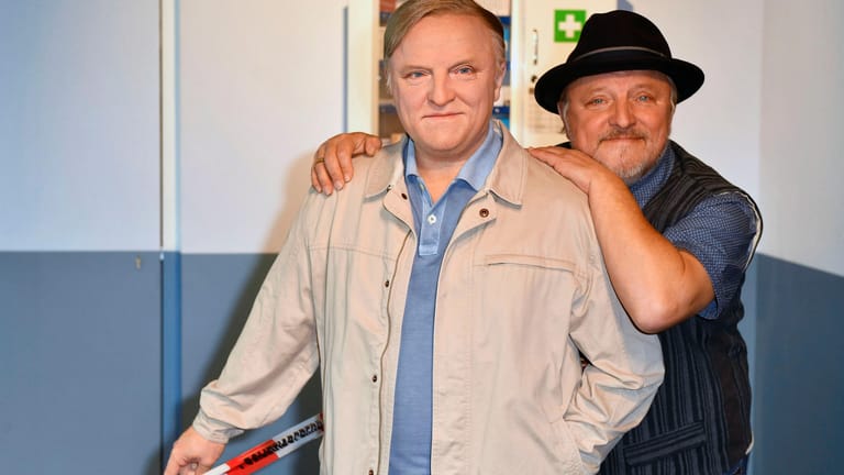 Axel Prahl bei Madame Tussauds: Der Schauspieler hat nun in Berlin seine eigene Wachsfigur und steht dort bei Jan Josef Liefers.