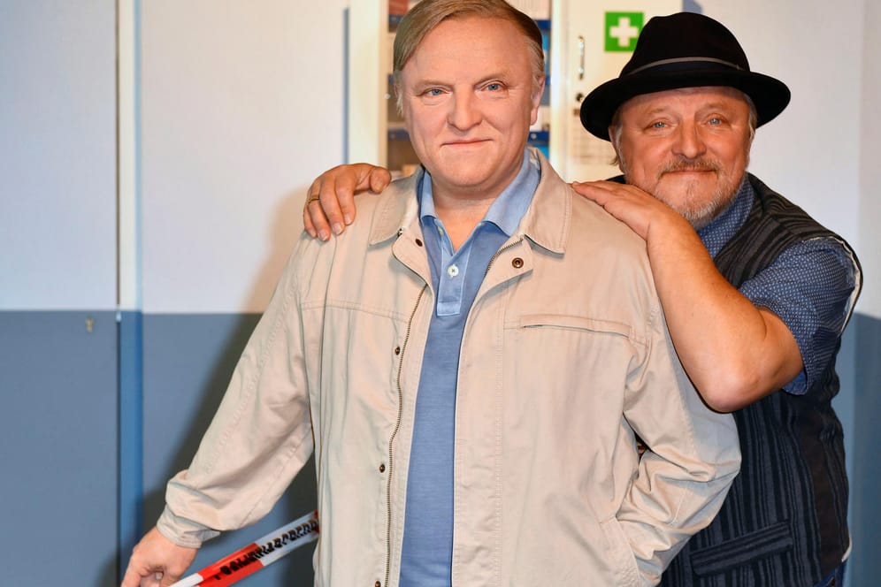 Axel Prahl bei Madame Tussauds: Der Schauspieler hat nun in Berlin seine eigene Wachsfigur und steht dort bei Jan Josef Liefers.