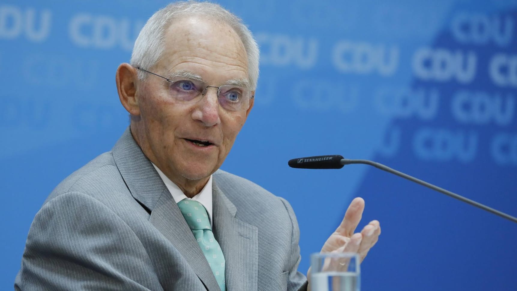 Wolfgang Schäuble: Der Bundestagspräsident kritisiert die große Koalition. Wolfgang Schäuble: Der Bundestagspräsident kritisiert die große Koalition.