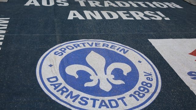 Das Vereinswappen vom Zweitligaclub Darmstadt 98.