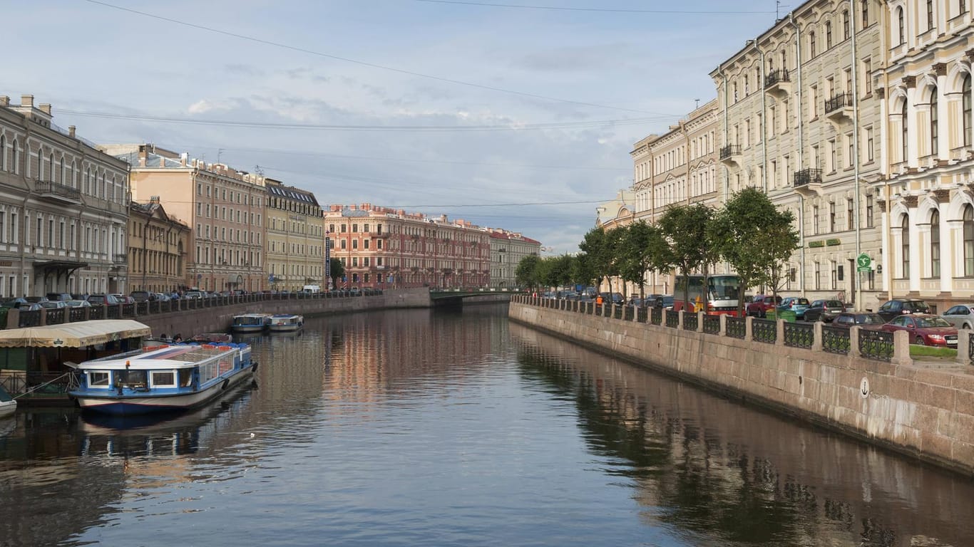 Der Fluss Moika in St. Petersburg: Hier wollte ein Mann einen Rucksack mit abgetrennten Frauenhänden versenken. (Archivbild)
