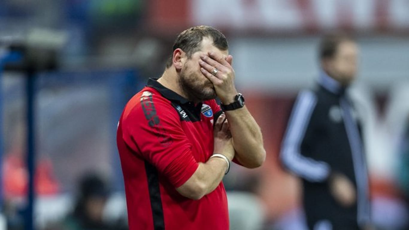 Haderte bei der Paderborn-Pleite gegen Augsburg mit dem Schiedsrichter: SC-Coach Steffen Baumgart.