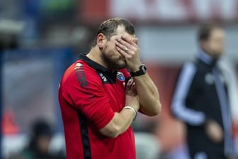 Haderte bei der Paderborn-Pleite gegen Augsburg mit dem Schiedsrichter: SC-Coach Steffen Baumgart.