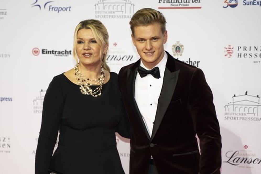 Wurde im Beisein seiner Mutter Corinna in Frankfurt ausgezeichnet: Formel-2-Pilot Mick Schumacher.
