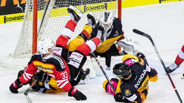 Nach der Niederlage gegen die Schweiz wollen Deutschlands Eishockey-Männer gegen die Slowakei wieder siegen. Nach der Niederlage gegen die Schweiz wollen Deutschlands Eishockey-Männer gegen die Slowakei wieder siegen.