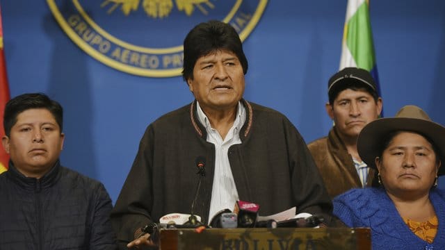 Nach wochenlangen massiven Protesten hat Boliviens Staatspräsident Evo Morales seinen Rücktritt angekündigt. Nach wochenlangen massiven Protesten hat Boliviens Staatspräsident Evo Morales seinen Rücktritt angekündigt.