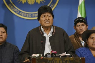 Nach wochenlangen massiven Protesten hat Boliviens Staatspräsident Evo Morales seinen Rücktritt angekündigt.