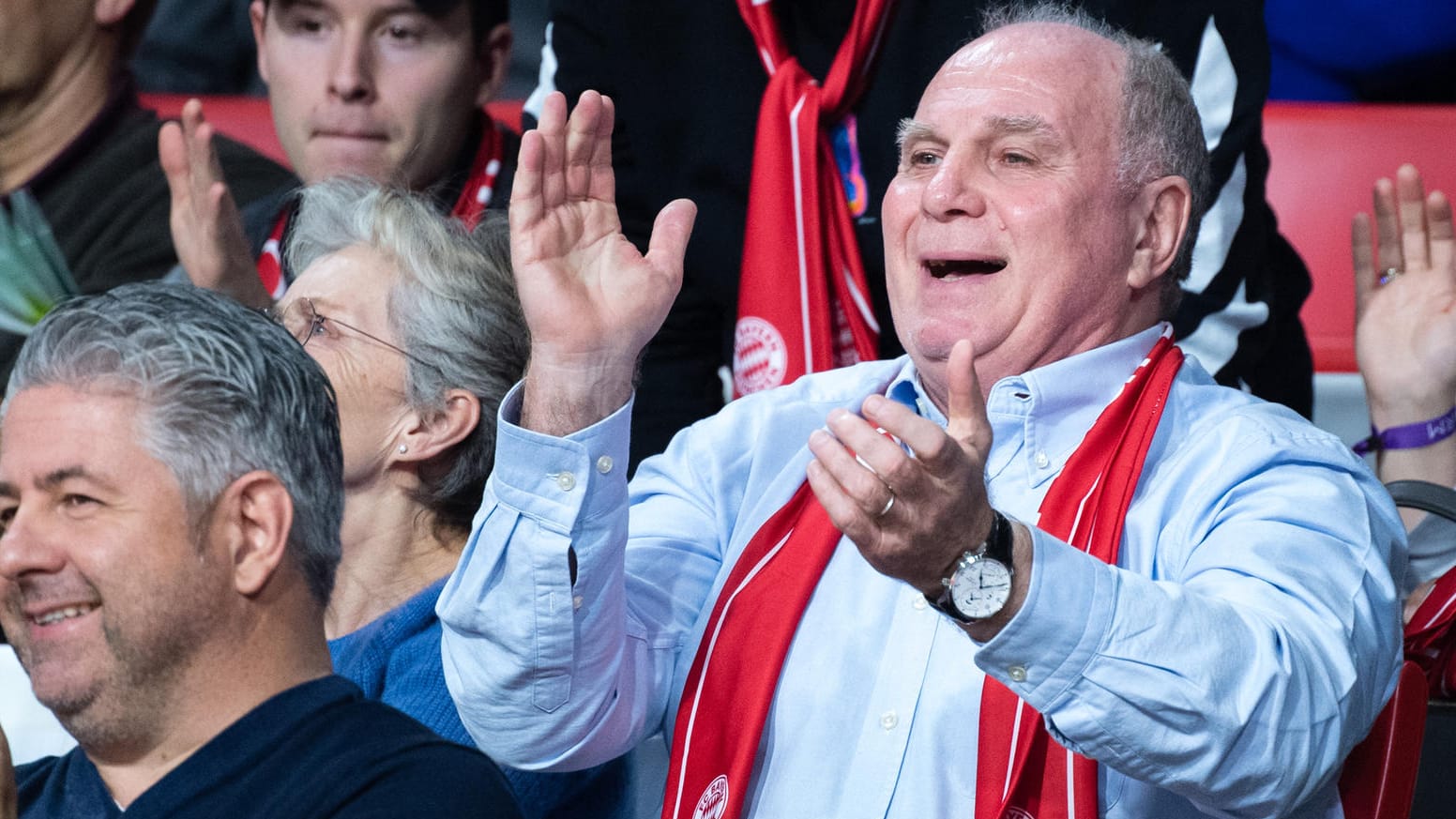 Uli Hoeneß, Vereinspräsident vom FC Bayern, beim Basketball-Match zwischen Bayern München und Alba Berlin im Audi Dome.