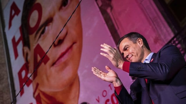 Pedro Sánchez hat mit den Sozialisten zwar die Wahl gewonnen, aber keine Regierungsmehrheit. Pedro Sánchez hat mit den Sozialisten zwar die Wahl gewonnen, aber keine Regierungsmehrheit.