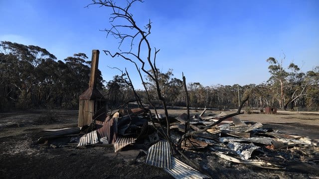 Die Überreste eines durch einen Buschbrand zerstörten Hauses im Bundesstaat New South Wales. Die Überreste eines durch einen Buschbrand zerstörten Hauses im Bundesstaat New South Wales.
