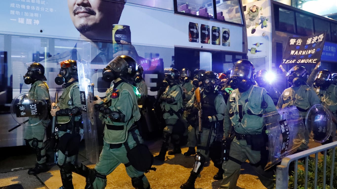 Polizisten in Hongkong: Die Sicherheitskräfte greifen bei den Demonstrationen hart durch.
