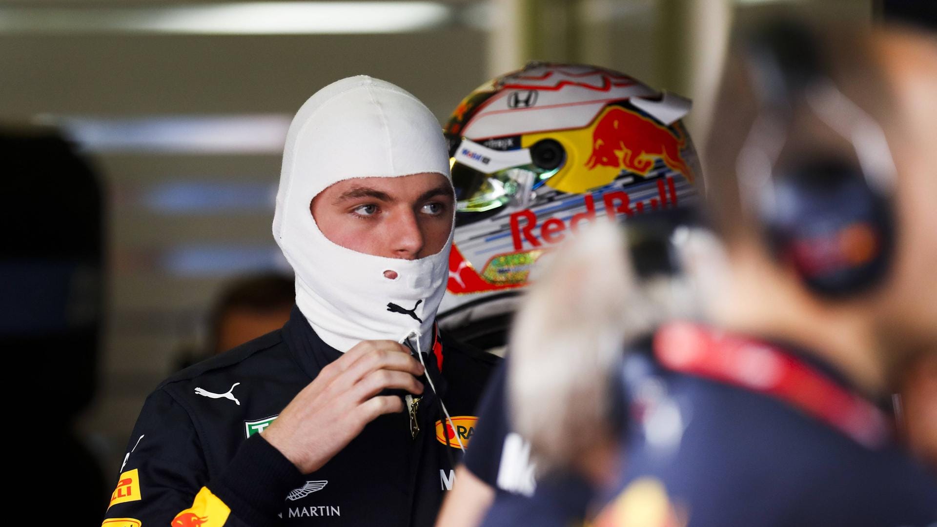 Lässt seine Helme meist orange färben: Der Niederländer Max Verstappen.