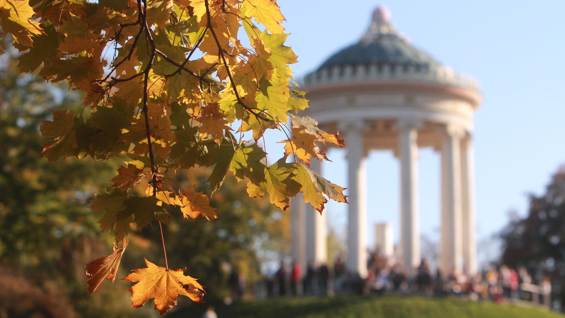 Der Englische Garten in München: Die bayerische Stadt hat so einige Grünflächen, die zum Verweilen einladen.