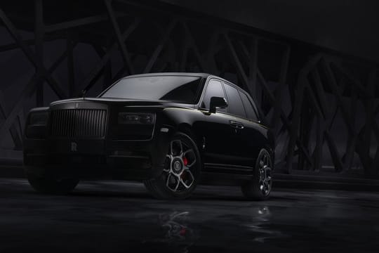 Wenn Schwarzfahren zum Luxus wird: Rolls-Royce bietet seinen Cullinan künftig auch als Black-Badge-Modell an.