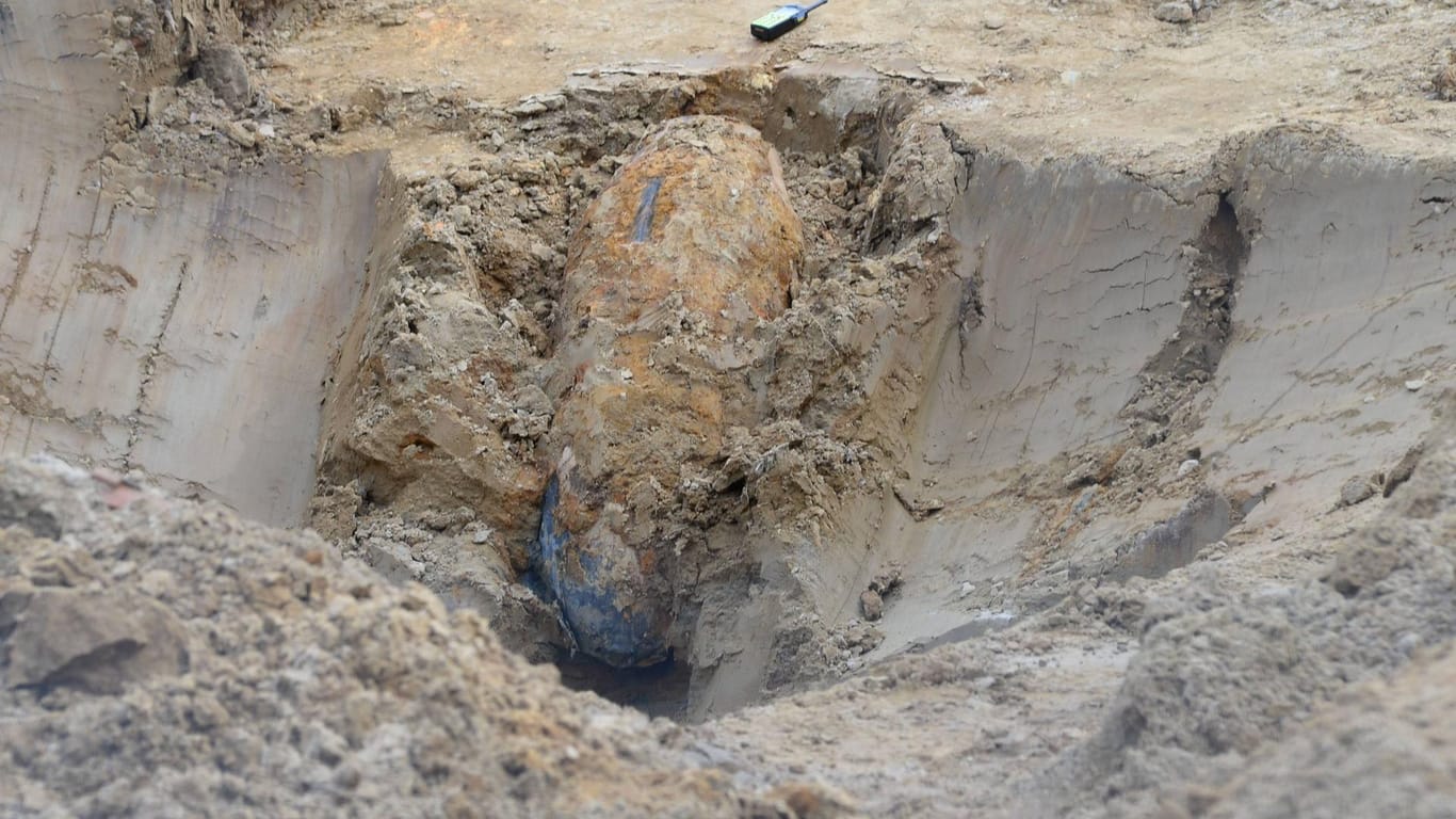 Eine Weltkriegsbombe in einer Sandgrube: In Dortmund wurde ein Blindgänger bei Bauarbeiten entdeckt.