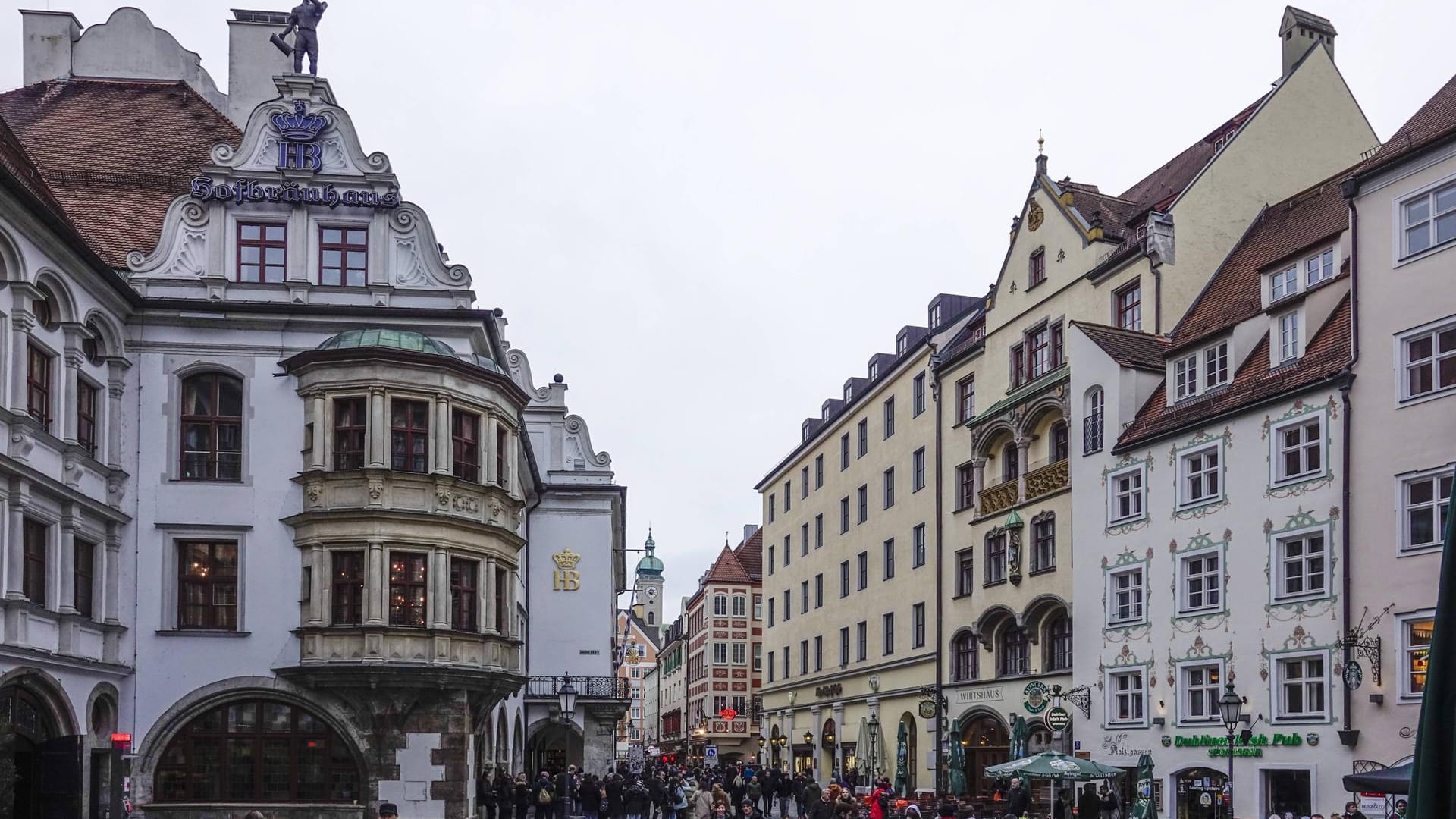 Platzl mit Hofbräuhaus: Das Hofbräuhaus ist immer eine Reise wert.