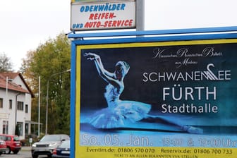 Das Plakat für die Schwanensee-Aufführung des Moskauer Balletts: Leider hängt die Werbung in Hessen und nicht in Bayern.