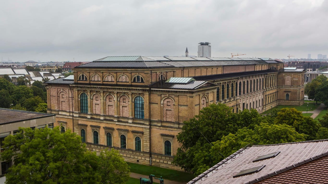 Die Alte Pinakothek von oben: Im Jahr 1836 wurde das Kunstmuseum in München Maxvorstadt eröffnet.