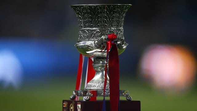 Die Trophäe des spanischen Superciups.