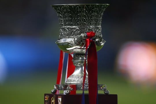 Die Trophäe des spanischen Superciups.
