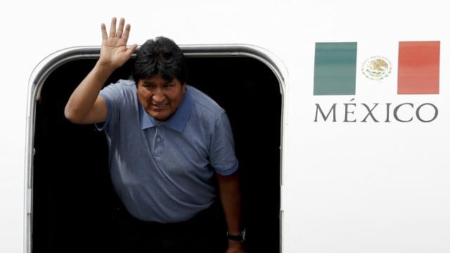 Nach seinem Rücktritt als Präsident Boliviens hat sich Morales ins Exil nach Mexiko abgesetzt. Nach seinem Rücktritt als Präsident Boliviens hat sich Morales ins Exil nach Mexiko abgesetzt.