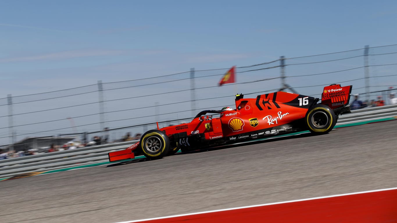 Die Formel 1 gehört zu den klimaschädlichsten Sportarten: Hier Charles Leclerc im Ferrari.