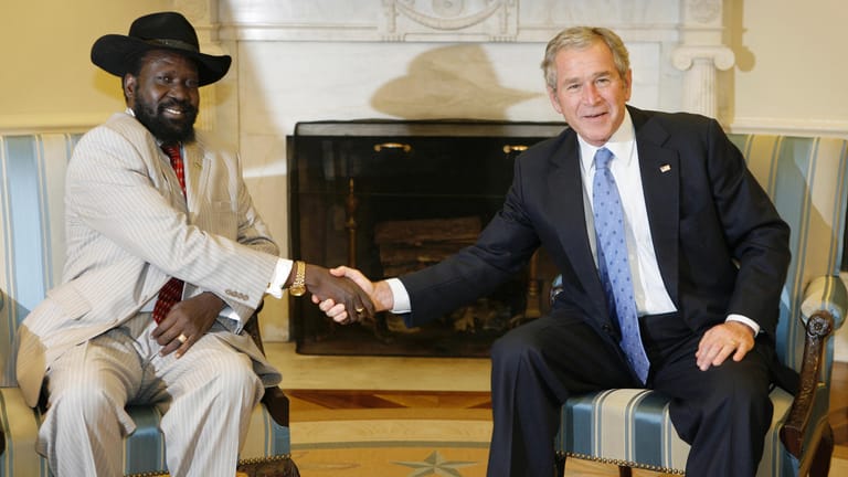 US-Präsident George W. Bush trifft Salva Kiir 2007 im Weißen Haus.