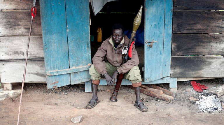 Ein Soldaten auf Seiten des Präsidenten Kirr im Sudanesischen Bürgerkrieg.