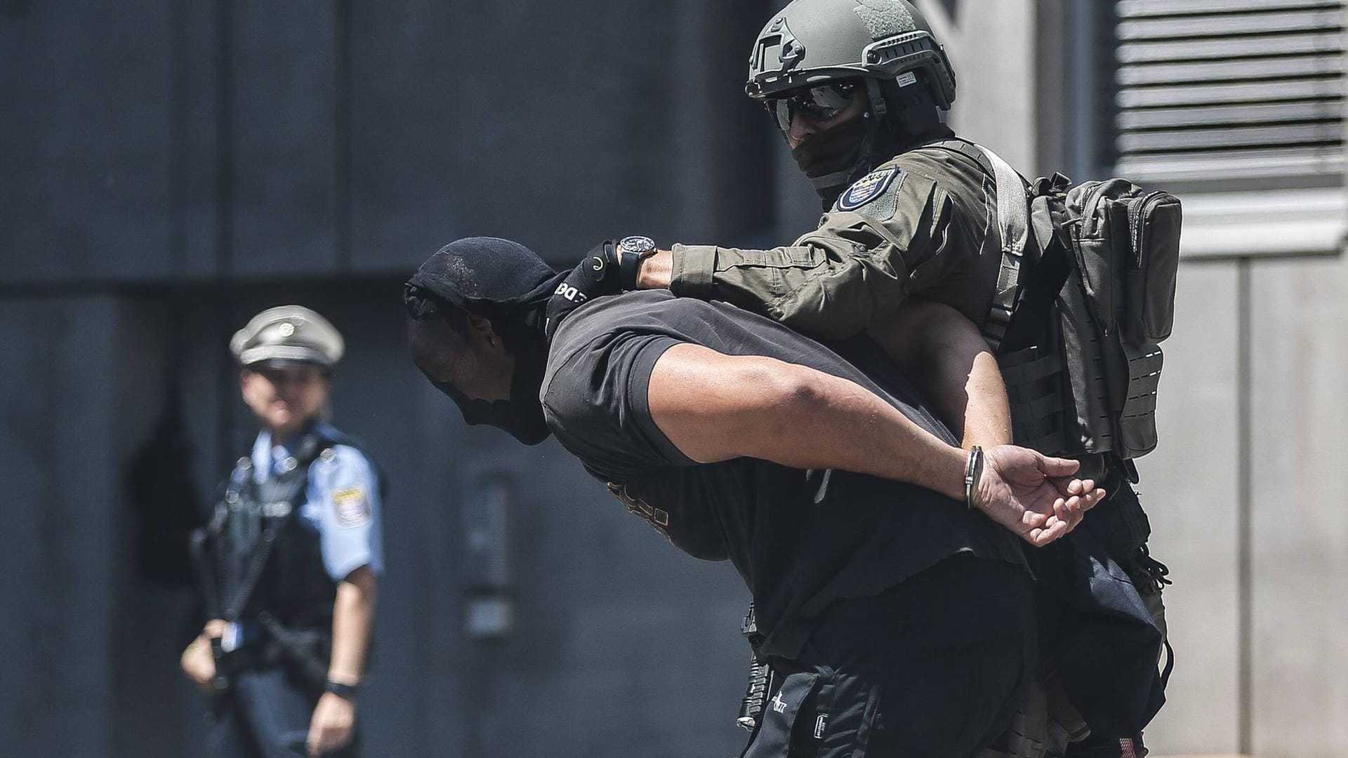 Spezialeinsatzkräfte bei einer Übung in Frankfurt (Symbolbild): In Offenbach sind drei Terrorverdächtige festgenommen worden.