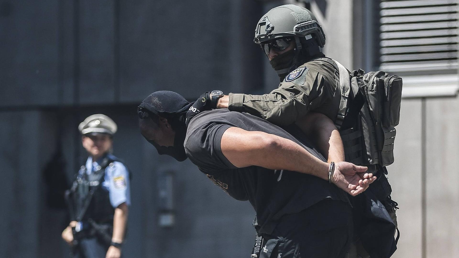 Spezialeinsatzkräfte bei einer Übung in Frankfurt (Symbolbild): In Offenbach sind drei Terrorverdächtige festgenommen worden. Spezialeinsatzkräfte bei einer Übung in Frankfurt (Symbolbild): In Offenbach sind drei Terrorverdächtige festgenommen worden.