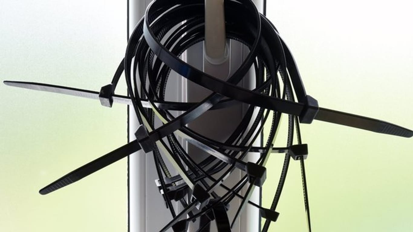 Im Kölner Karneval hat es Attacken mit Kabelbindern gegeben.