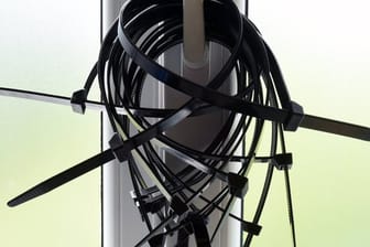Im Kölner Karneval hat es Attacken mit Kabelbindern gegeben.