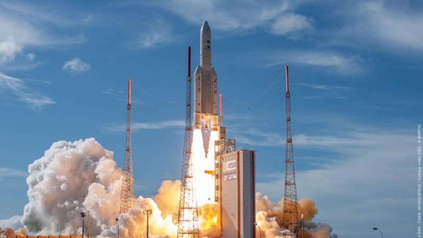 Eine Esa-Rakete vom Typ Ariane 5 startet.