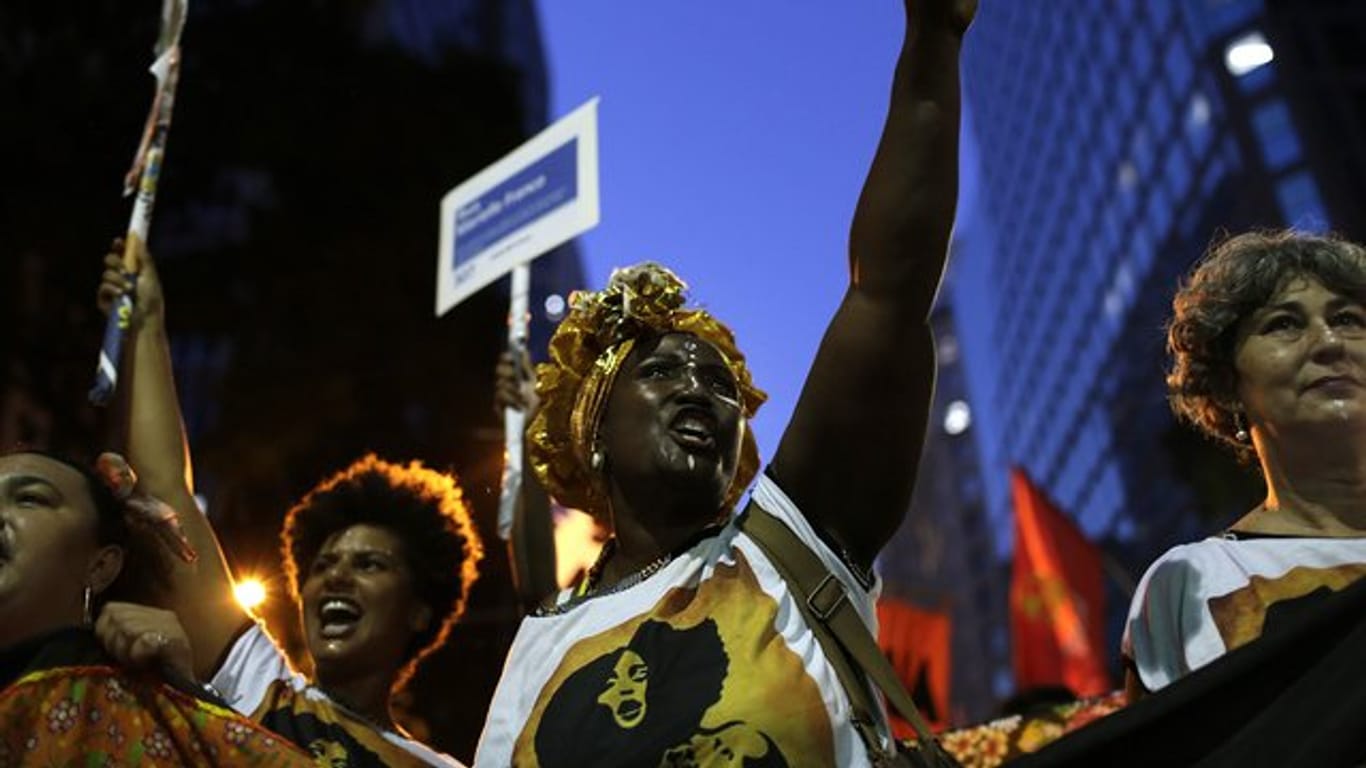 Frauen in Rio de Janeiro demonstrieren am Internationalen Frauentag im März für mehr Gleichberechtigung.