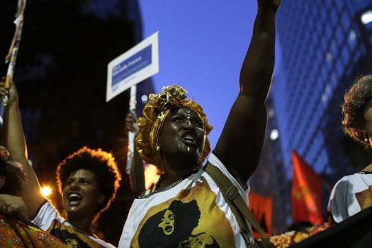 Frauen in Rio de Janeiro demonstrieren am Internationalen Frauentag im März für mehr Gleichberechtigung.