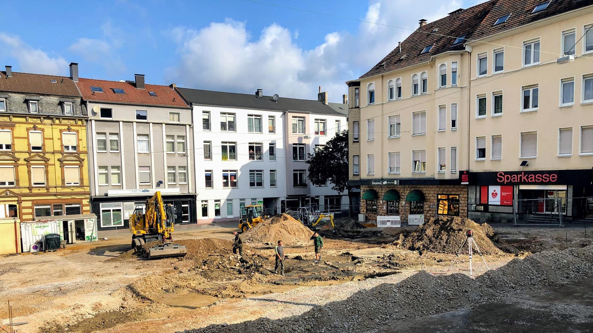 Der Wilhelmsplatz ist der zentrale Platz in Wehringhausen: Bereits im kommenden Jahr soll er diese Funktion auch wirklich erfüllen und zum Verweilen einladen.