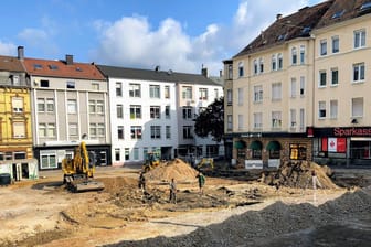 Der Wilhelmsplatz ist der zentrale Platz in Wehringhausen: Bereits im kommenden Jahr soll er diese Funktion auch wirklich erfüllen und zum Verweilen einladen.