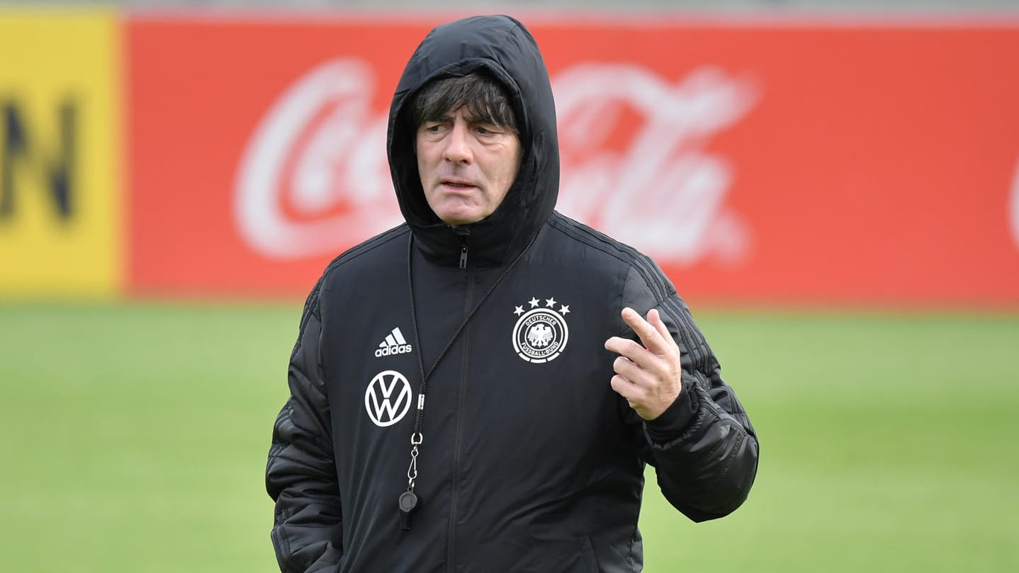 Joachim Löw beim DFB-Training im Oktober: Die Verletzten der vergangenen Monate kann der Bundestrainer kaum noch zählen.