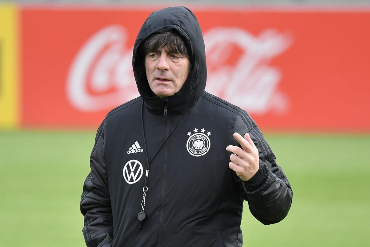 Joachim Löw beim DFB-Training im Oktober: Die Verletzten der vergangenen Monate kann der Bundestrainer kaum noch zählen.